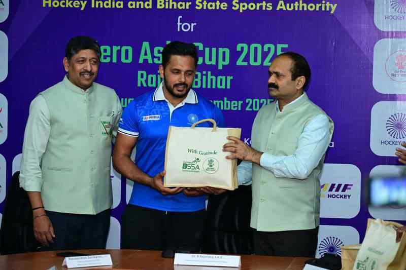 बिहार में चमक उठा Hockey Asia Cup का टाइगर – CM ने Rajgir में ट्रॉफी और Mascot का भव्य अनावरण 1 Bihar shines with Hockey Asia Cup Trophy Reveal