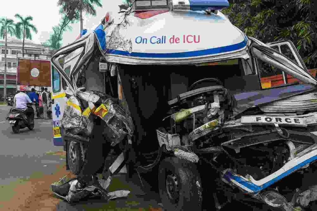 🚑 एम्बुलेंस ड्राइवर की सड़क हादसे में दर्दनाक मौत – एक परिवार की जिंदगी उजड़ गई 1 कुरनूल रोड एक्सीडेंट में एम्बुलेंस ड्राइवर कत्ताला हुसैन की मौत Road accident news