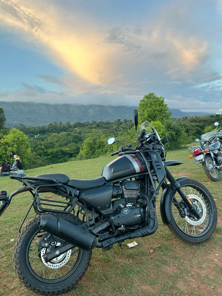 Yezdi Adventure 2025 — Monsoon Miles & Midnight Roads: पूरा टेस्ट-राइड रिपोर्ट 3 Rider testing seat height of Yezdi Adventure 2025.