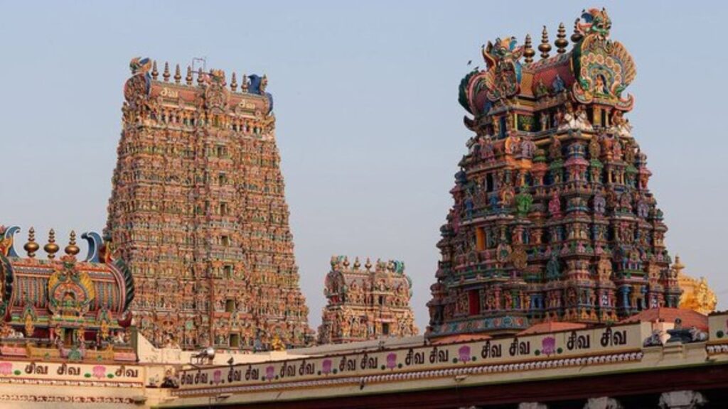 मदुरै मीनाक्षी अम्मन मंदिर को ई-मेल के माध्यम से बम धमकी — सुरक्षा बढ़ाई गई 1 मदुरै मीनाक्षी अम्मन मंदिर को ई-मेल द्वारा बम धमकी मिली, पुलिस ने सुरक्षा बढ़ा दी और जांच शुरू की। जानिए विवरण।